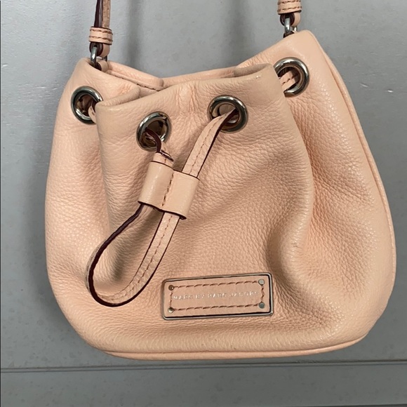 marc jacobs tie purse!! - Picture 3 of 6